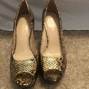 Enzo Angiolini Gold Snakeskin Platoforms